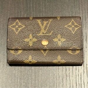 Louis Vuitton Sarah Leather 6 Ring Key Holder with COA